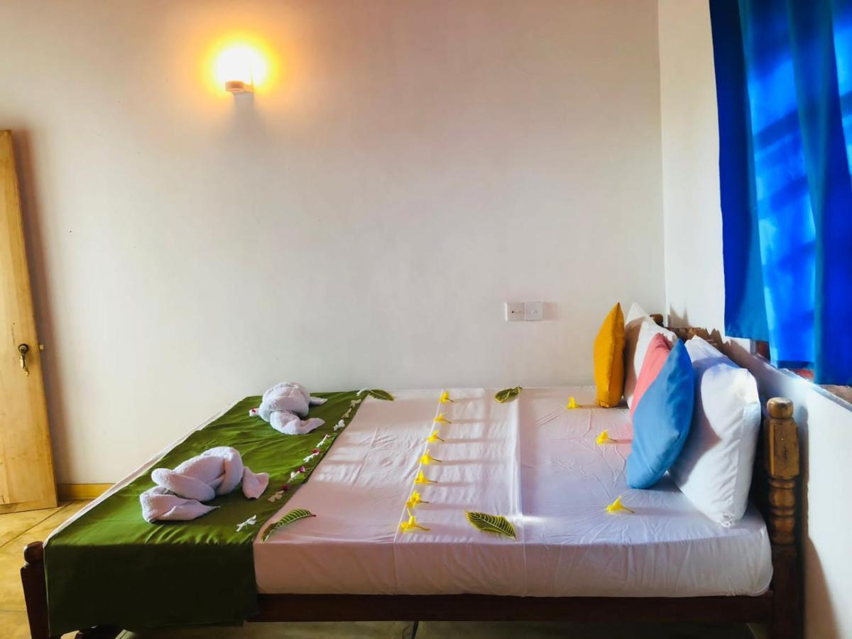 Rock Paradise Beach Hotel & Restaurent 坦加拉 外观 照片