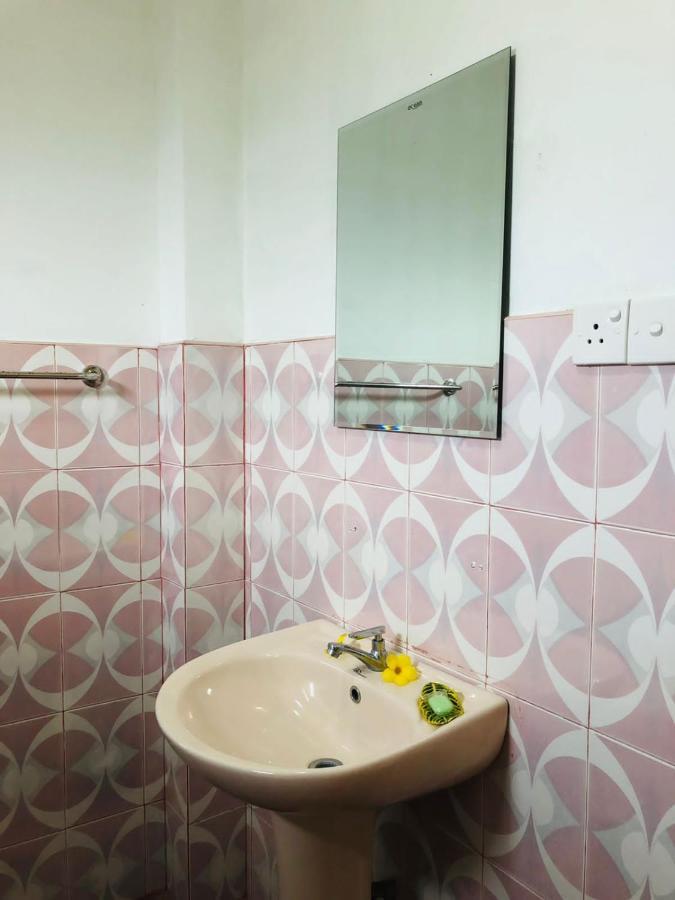 Rock Paradise Beach Hotel & Restaurent 坦加拉 外观 照片