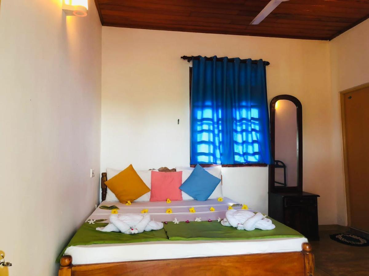 Rock Paradise Beach Hotel & Restaurent 坦加拉 外观 照片
