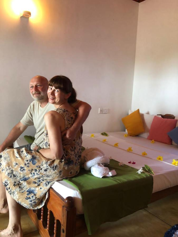 Rock Paradise Beach Hotel & Restaurent 坦加拉 外观 照片