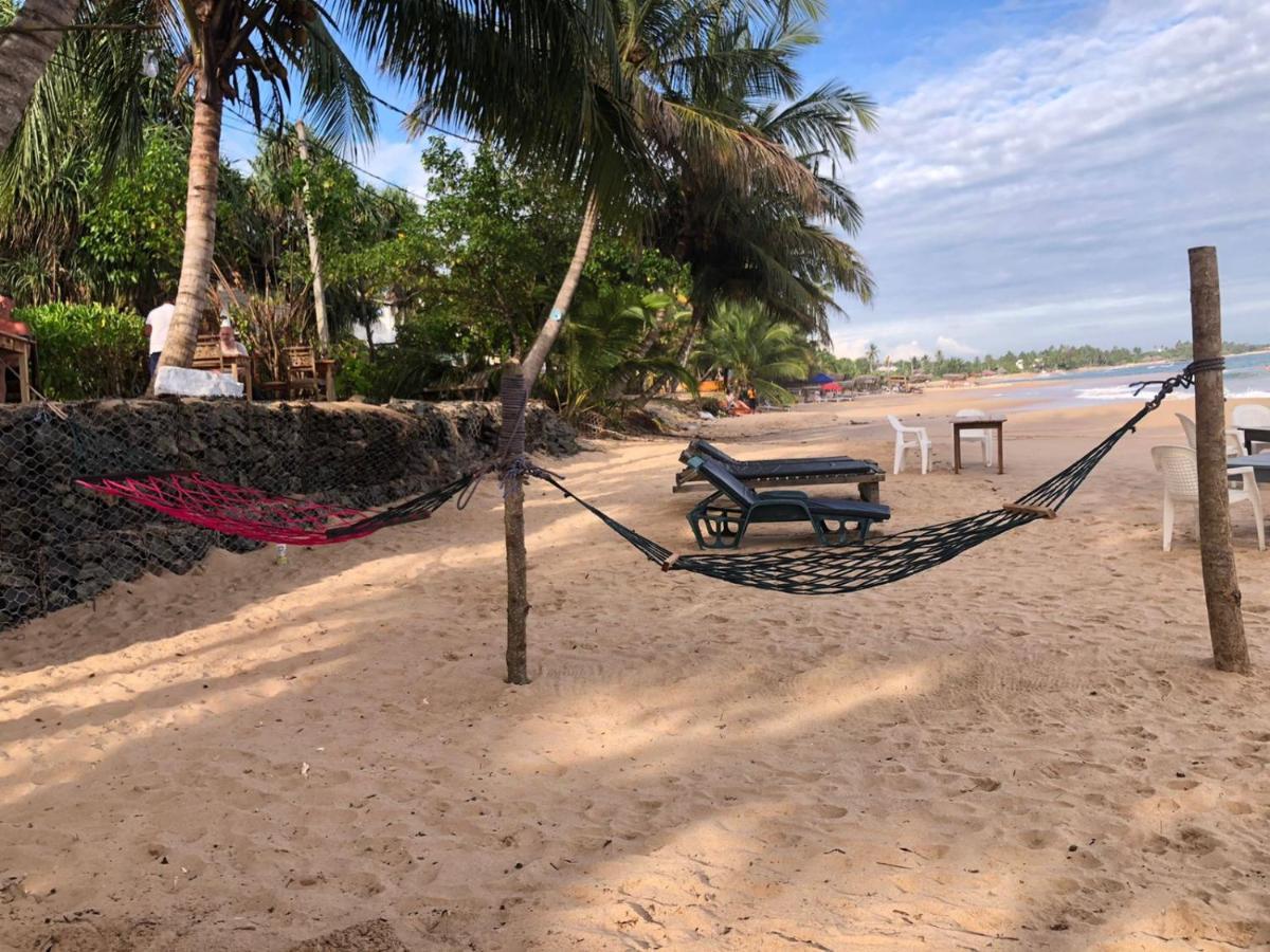 Rock Paradise Beach Hotel & Restaurent 坦加拉 外观 照片