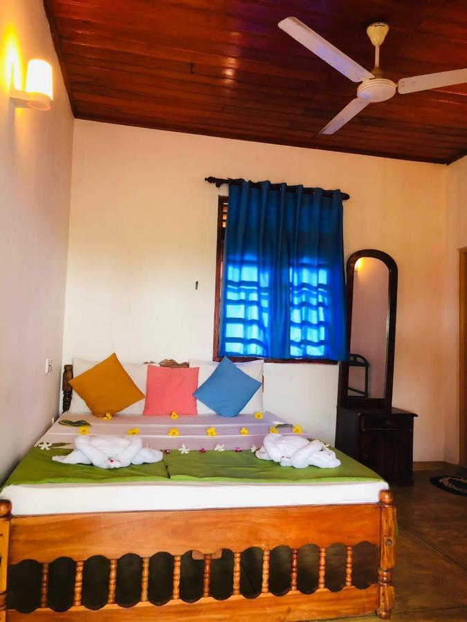 Rock Paradise Beach Hotel & Restaurent 坦加拉 外观 照片