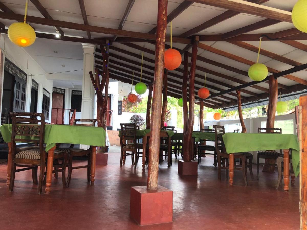 Rock Paradise Beach Hotel & Restaurent 坦加拉 外观 照片