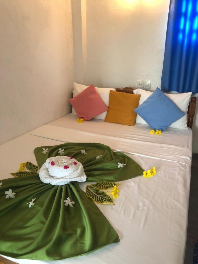 Rock Paradise Beach Hotel & Restaurent 坦加拉 外观 照片