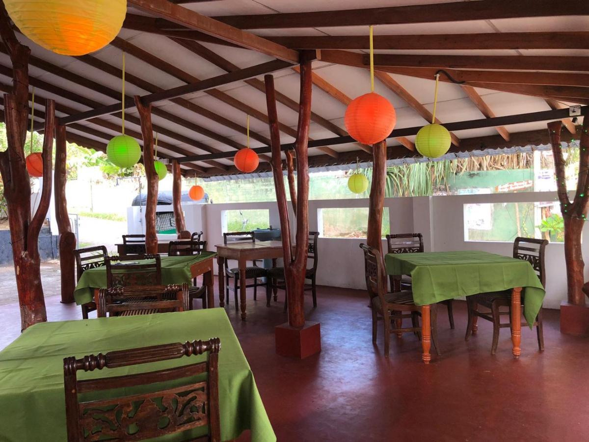Rock Paradise Beach Hotel & Restaurent 坦加拉 外观 照片