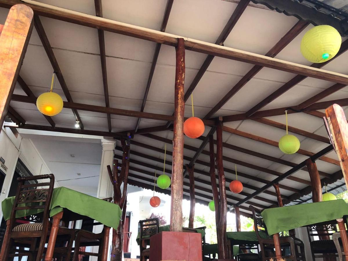 Rock Paradise Beach Hotel & Restaurent 坦加拉 外观 照片