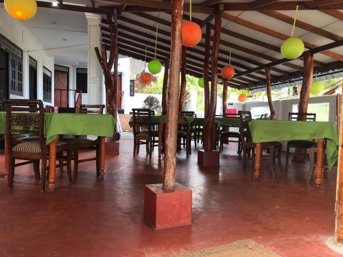 Rock Paradise Beach Hotel & Restaurent 坦加拉 外观 照片